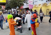 Abarrotan ciudadanos calles de Reynosa por el día de Brujas o Halloween