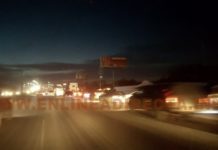 Auxilian a persona atropellada en concurrida carretera