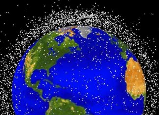 Científico advierte que la Tierra podría desarrollar anillos como los de Saturno, pero hechos de basura espacial