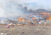 Bomberos sofocan basura de tiradero Las Calabazas