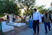 Recorre Alcalde Carlos Peña Ortiz panteones municipales durante Día de Muertos