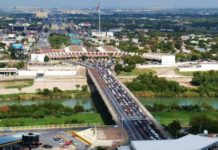 Comercios de Laredo se preparan para recibir a miles de compradores mexicanos