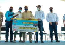 Premia Gobernador Cabeza de Vaca a los ganadores del torneo Internacional de Corvina en La Pesca