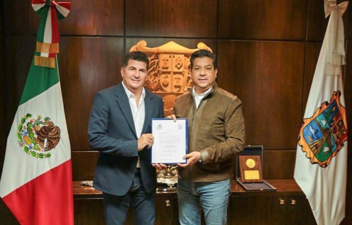 TAM-186-2021.-Entrega Gobernador Francisco García Cabeza de Vaca nombramiento de representación estatal en Nuevo León.