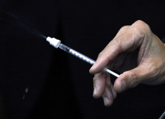 “Primera línea de defensa”: ¿qué se sabe hasta ahora de la vacuna nasal rusa contra el coronavirus?