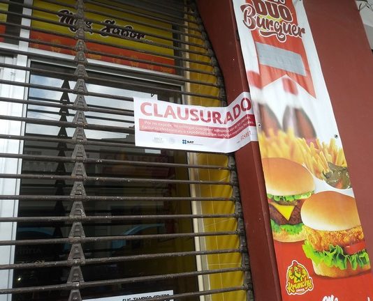 Clausuran dos negocios por no cumplir con disposiciones fiscales