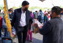Lleva Presidente Municipal Carlos Peña Ortiz, mensaje navideño a las familias de la colonia Constitución