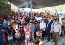 Lleva el Presidente Municipal Carlos Peña Ortiz Brigada Navideña a colonia Las Milpas