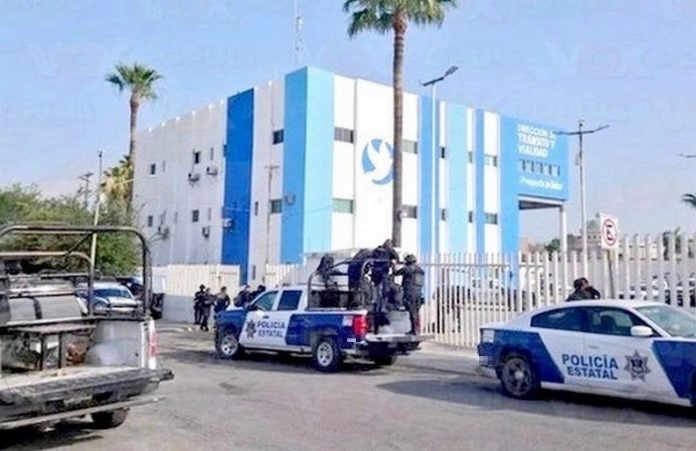 Arrestan a par de escandalosos por alterar el orden público