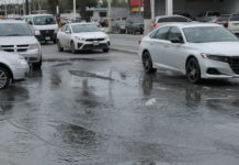Avenida del Maestro inundada de aguas residuales