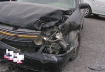 Chocan unidades y dejan solo daños en concurrida carretera