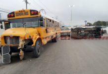 Choque con volcadura deja daños y un lesionado