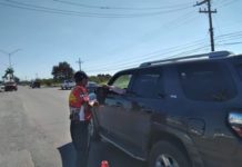 Bomberos realizan boteo para su tradicional posada.