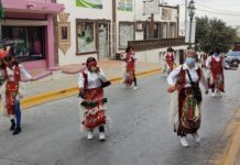 Feligreses acuden a darle las mañanitas a la Virgen de Guadalupe