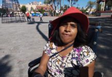 Mujer no se rinde a pesar de tener parálisis cerebral