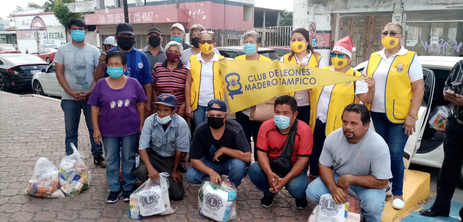 Club social entrega despensas a boleros de Madero | EnLí