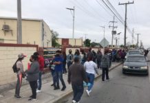 Padres de familias generan aglomeraciones en módulo de vacunación de jóvenes