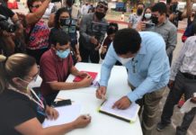 Firma Alcalde de Matamoros propuesta para ratificación de mandato.