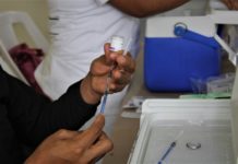 Menores saturan módulos de vacuna anti Covid