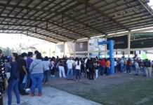 Abarrotan jóvenes Polideportivo en el cuarto día de vacunación Anti Covid