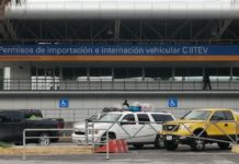 Paisanos pasan por Reynosa