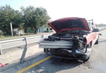 Le revienta llanta a camioneta en la Tampico Mante y se estampa contra protección de metal