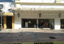Se desplomó moldura de cornisa de una tienda, un lesionado leve