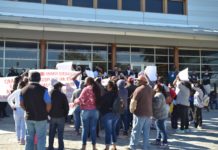 Colonos de colonias marginales irrumpen en foro binacional