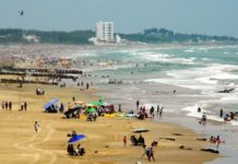 Por ómicron limitan acceso a playas en vacaciones