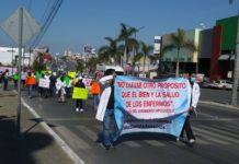 Marchan para pedir justicia por médico detenido
