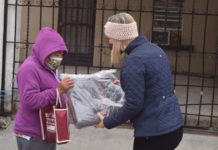Diputada reparte cobijas en colonias