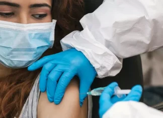 Vacuna contra la covid: qué es el efecto nocebo, la versión negativa del efecto placebo que puedes sentir tras la inoculación