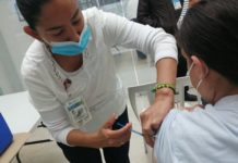 Vacunan a personal médico en Reynosa