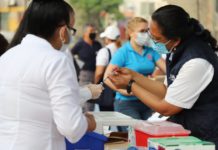 Aplican vacuna de refuerzo a trabajadores de Salud y Educación: SST