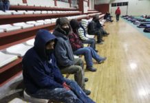 Ayuda DIF Matamoros a ciudadanos en refugio temporal en la alberca Eduardo Chávez