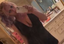 Britney Spears presume vestido ‘barato’ y cabello morado