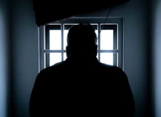 Dan cadena perpetua a hombre que se comió a su cita de Tinder