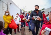 Atiende Presidente Municipal Carlos Peña Ortiz, a los habitantes de la colonia Constitución