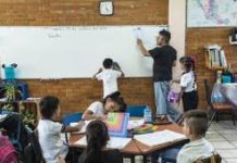 Aumento salarial para maestros jubilados