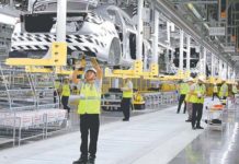 Maquiladoras modifican horarios por aumento de contagios