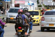 Son gratis las placas para motociclistas