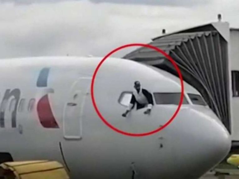 Pasajero invadió cabina de avión, dañó controles de vuelo… y salió libre