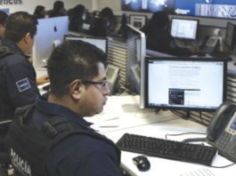 Policía Cibernética imparte pláticas a estudiantes para alertarlos por retos virales mortales en redes sociales