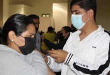 Atienden vacunación en 40 a 49 y rezagados
