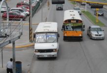 Sin cubrebocas: No suben a la pesera