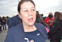 Se muestra sorprendida cónsul de EU en ceremonia del abrazo