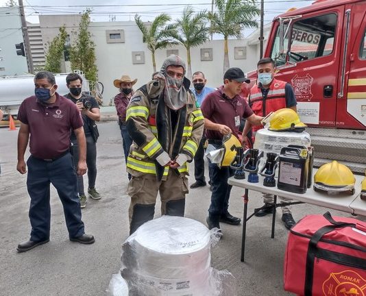 Donan 30 uniformes nuevos con valor de 27 mil pesos cada uno