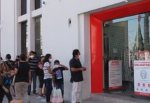 Saturan cajeros por feriado en bancos