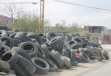 Tiradero de llantas invade calles