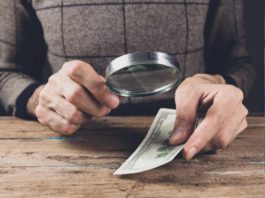 Joven usó billetes de juguete para robar por cuatro años a tienda donde trabajaba